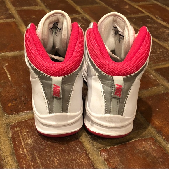 Nike Girls’ basketball sneakers - Picture 3 of 5